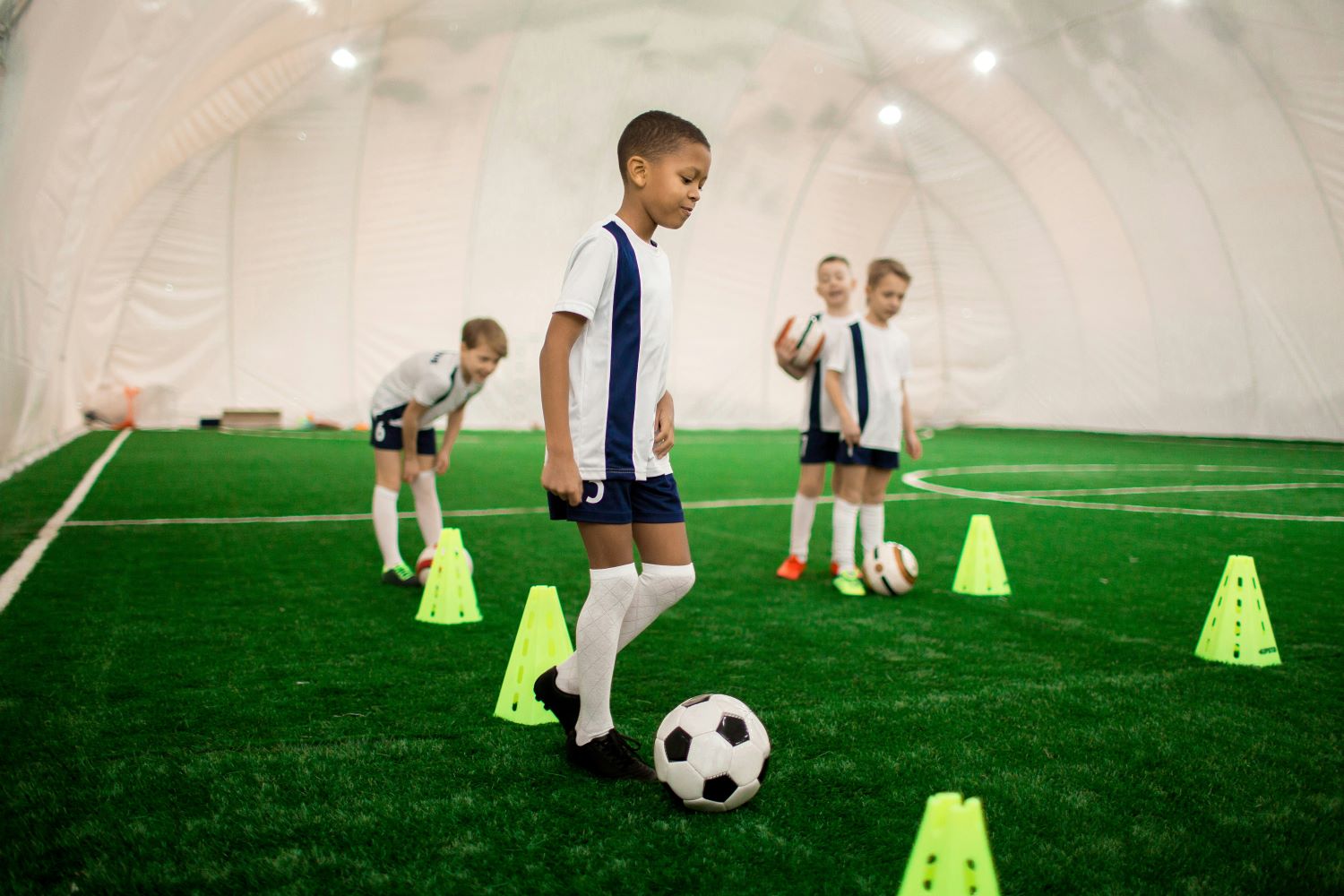 Se former à la préparation physique football pour construire une carrière dans le sport